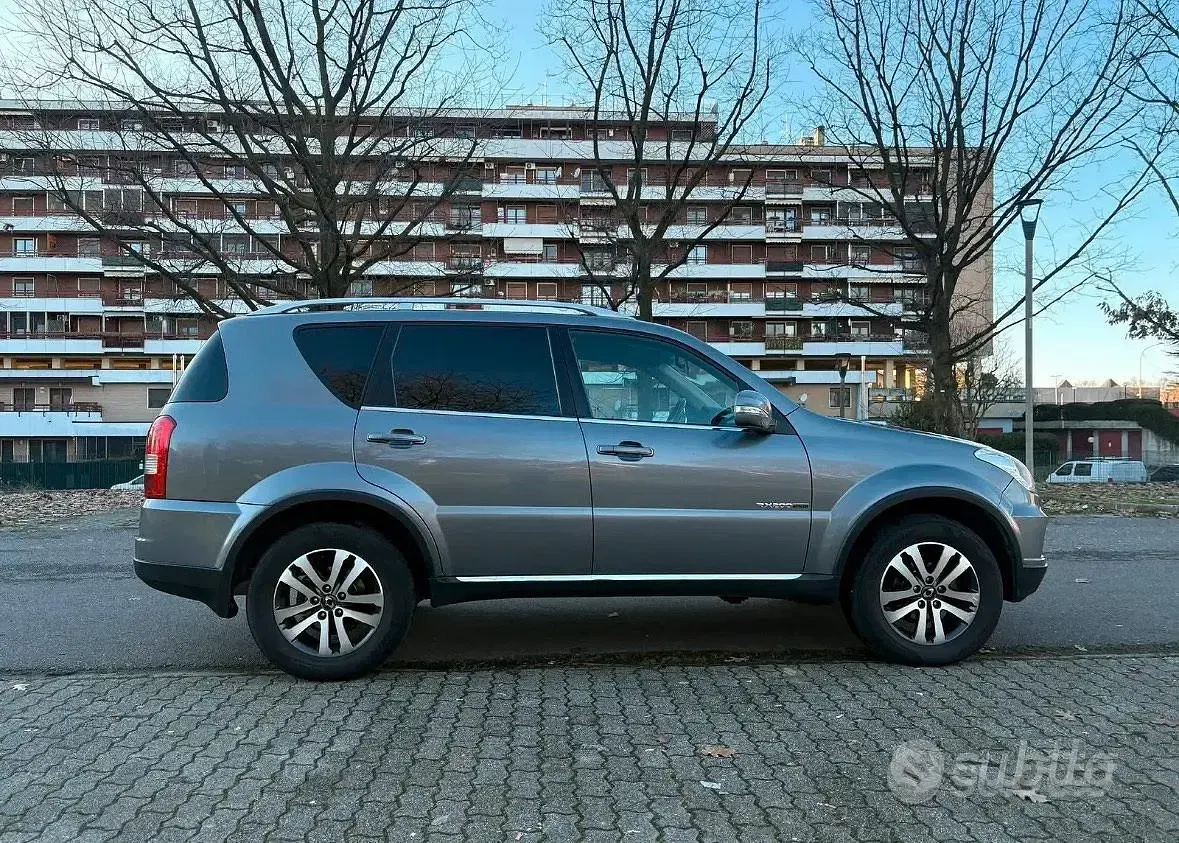 Usata SsangYong Rexton 155 CV (114 kW) 2015 Grigio SUV