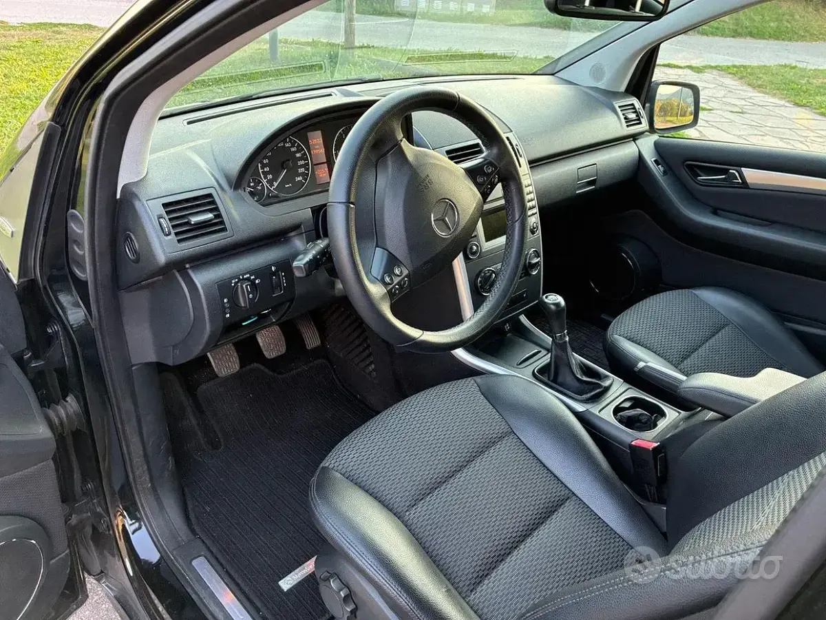 Usata Mercedes A180 Avantgarde 116 CV (85 kW) 2013 Nero Utilitaria