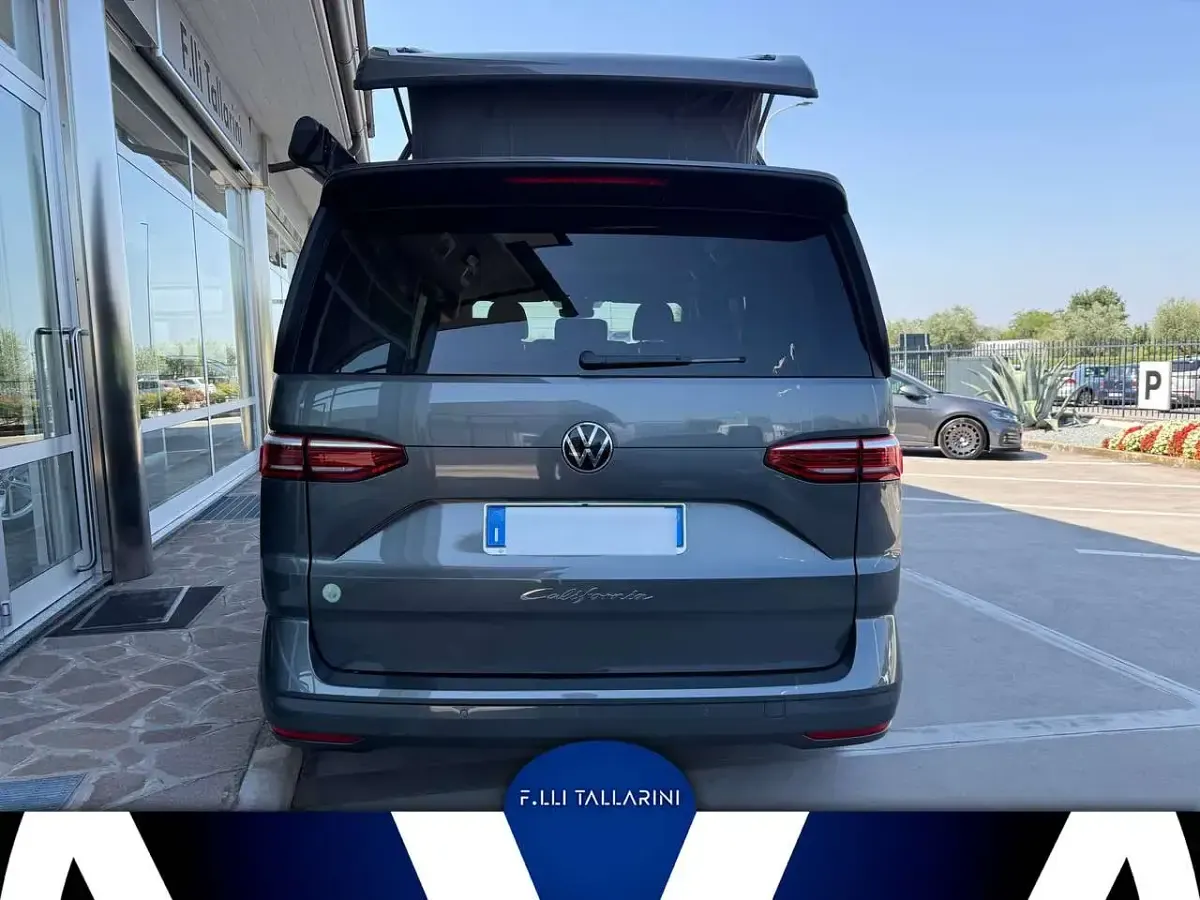 Usata VW California Beach 150 CV (110 kW) 2025 Grigio indio metallizzato Furgone