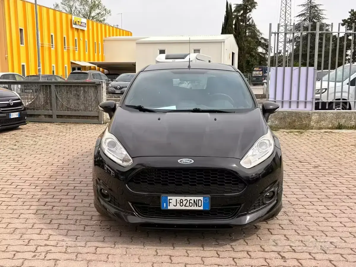 Usata Ford Fiesta ST-Line 75 CV (55 kW) 2017 Nero Utilitaria