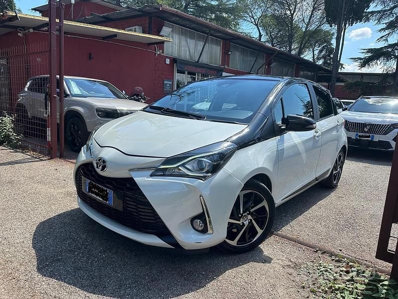 Usata Toyota Yaris Lounge 111 CV (81 kW) 2019 Bianco Berlina