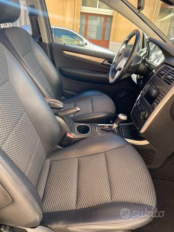 Usata Mercedes B200 140 CV (102 kW) 2008 Grigio Monovolume