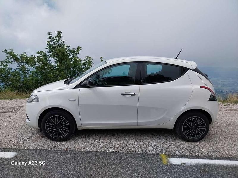 Usata Lancia Ypsilon Gold 69 CV (50 kW) 2020 Bianco Utilitaria