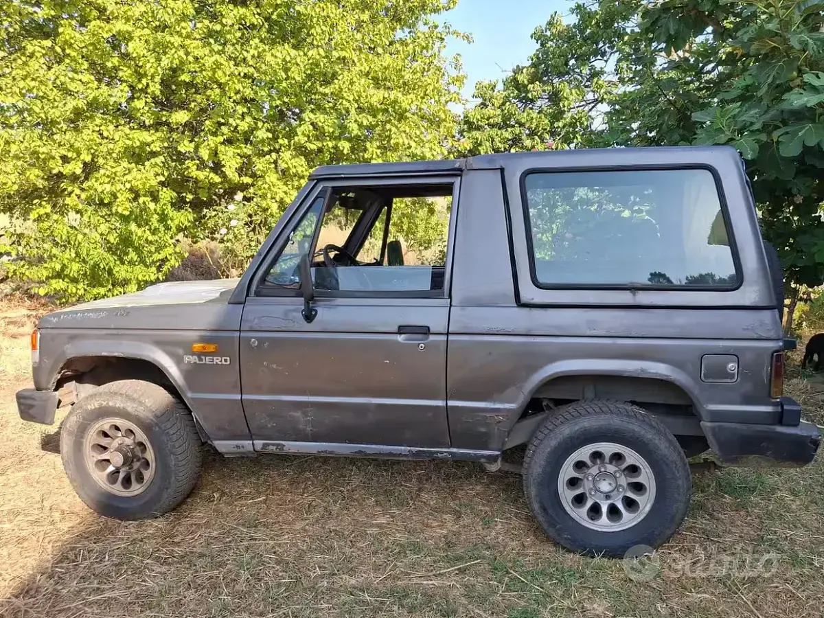 Usata Mitsubishi Pajero 84 CV (61 kW) 1988 Grigio SUV