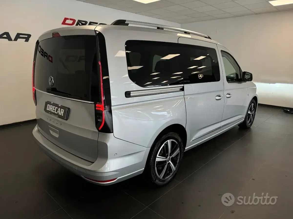 Usado VW Caddy Maxi Style 122 CV (89 kW) 2021 Gris Monovolumen