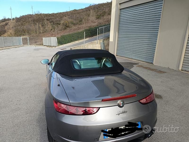 Usata Alfa Romeo Spider 200 CV (147 kW) 2007 Grigio Cabrio