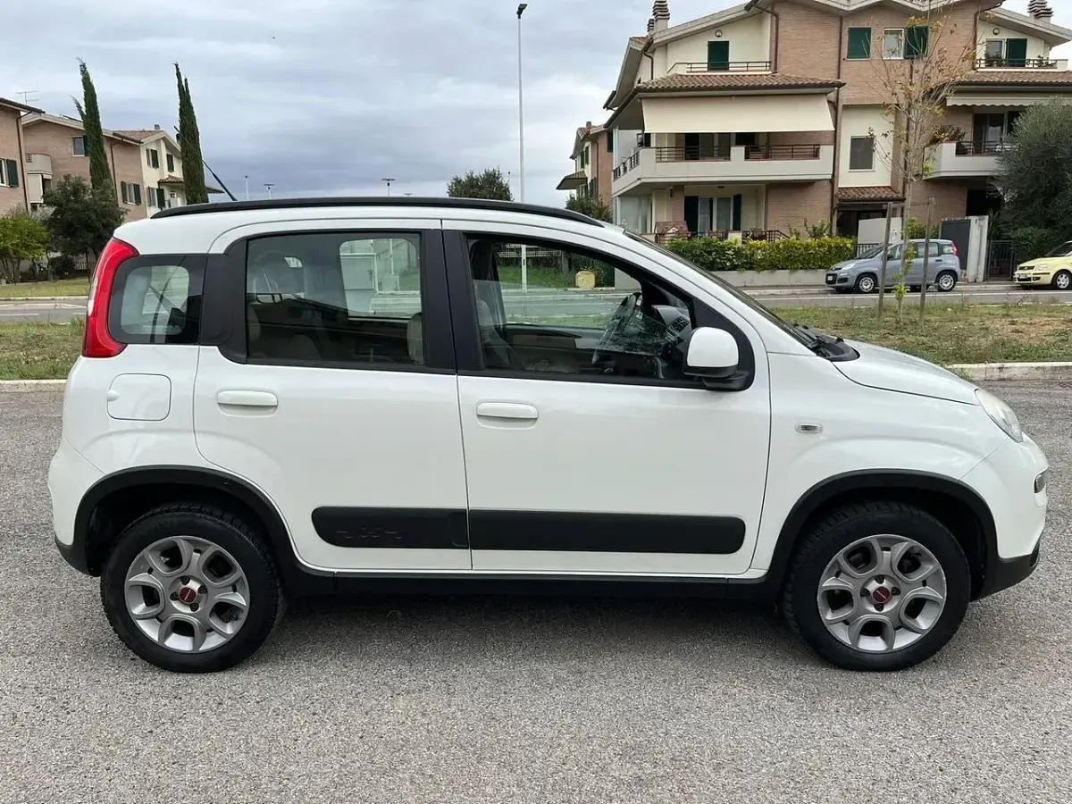 Usata Fiat Panda 4x4 S 75 CV (55 kW) 2015 Bianco Utilitaria