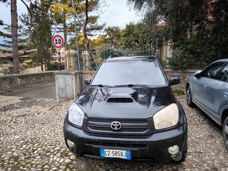 Usata Toyota RAV4 116 CV (85 kW) 2005 Nero SUV