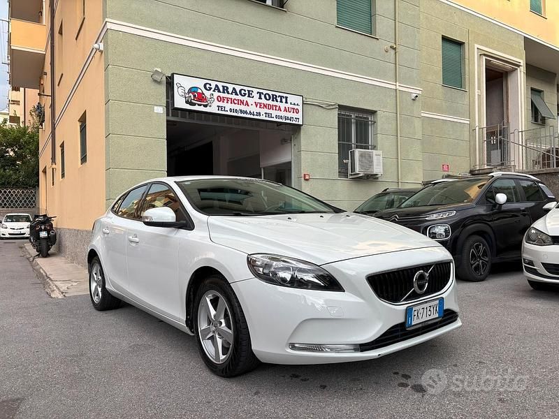 Bianco Usata 2017 Volvo V40 Momentum Station wagon | 10.400 € (Ottimo prezzo) - Immagine 1/4