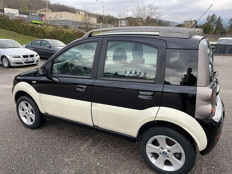 Usata Fiat Panda 4x4 Cross 70 CV (51 kW) 2007 Nero Utilitaria