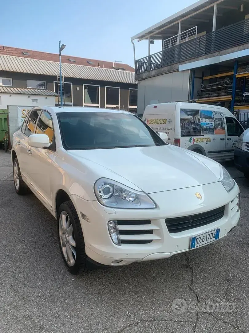 Usata Porsche Cayenne 239 CV (175 kW) 2010 Bianco SUV