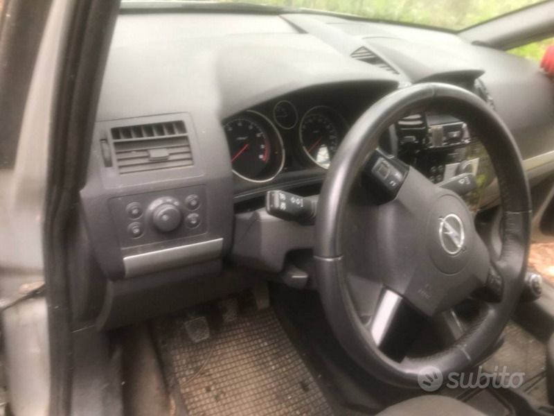 Usata Opel Zafira 150 CV (110 kW) 2010 Grigio Monovolume