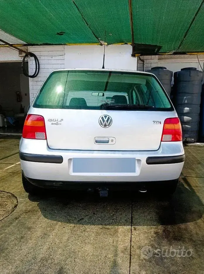 Usata VW Golf IV 101 CV (74 kW) 2002 Grigio Berlina