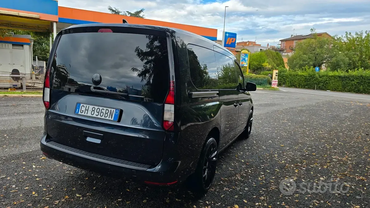 Usata VW Caddy 122 CV (89 kW) 2022 Blu Monovolume