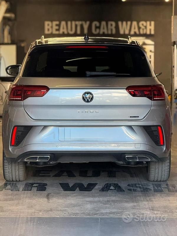 Usata VW T-Roc R-line 150 CV (110 kW) 2024 Grigio SUV