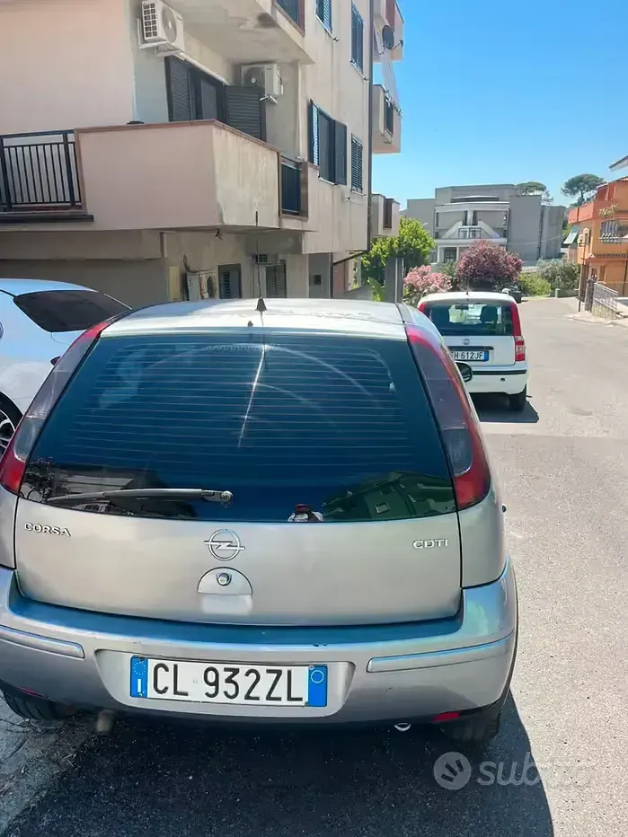 Usata Opel Corsa 69 CV (50 kW) 2004 Grigio Utilitaria
