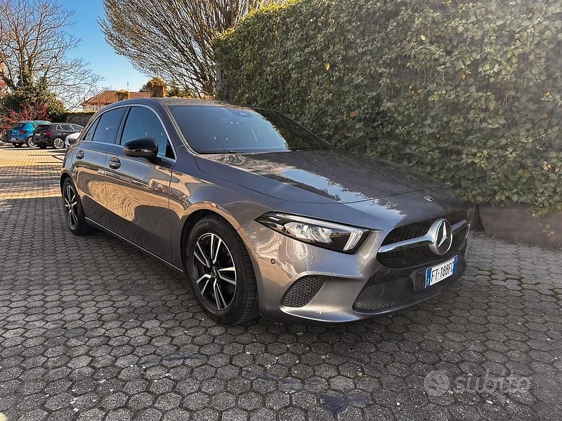 Usata Mercedes A180 116 CV (85 kW) 2018 Grigio Berlina