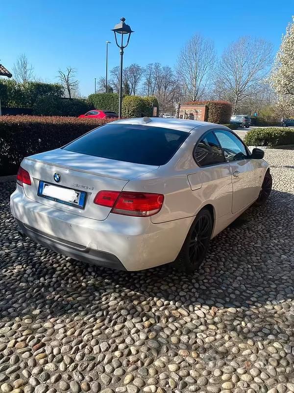 Usata BMW 320 Sport Line 184 CV (135 kW) 2010 Bianco Coupé