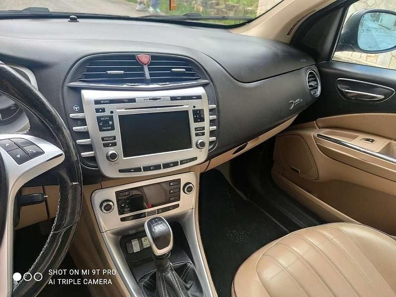 Usata Lancia Delta 120 CV (88 kW) 2011 Utilitaria