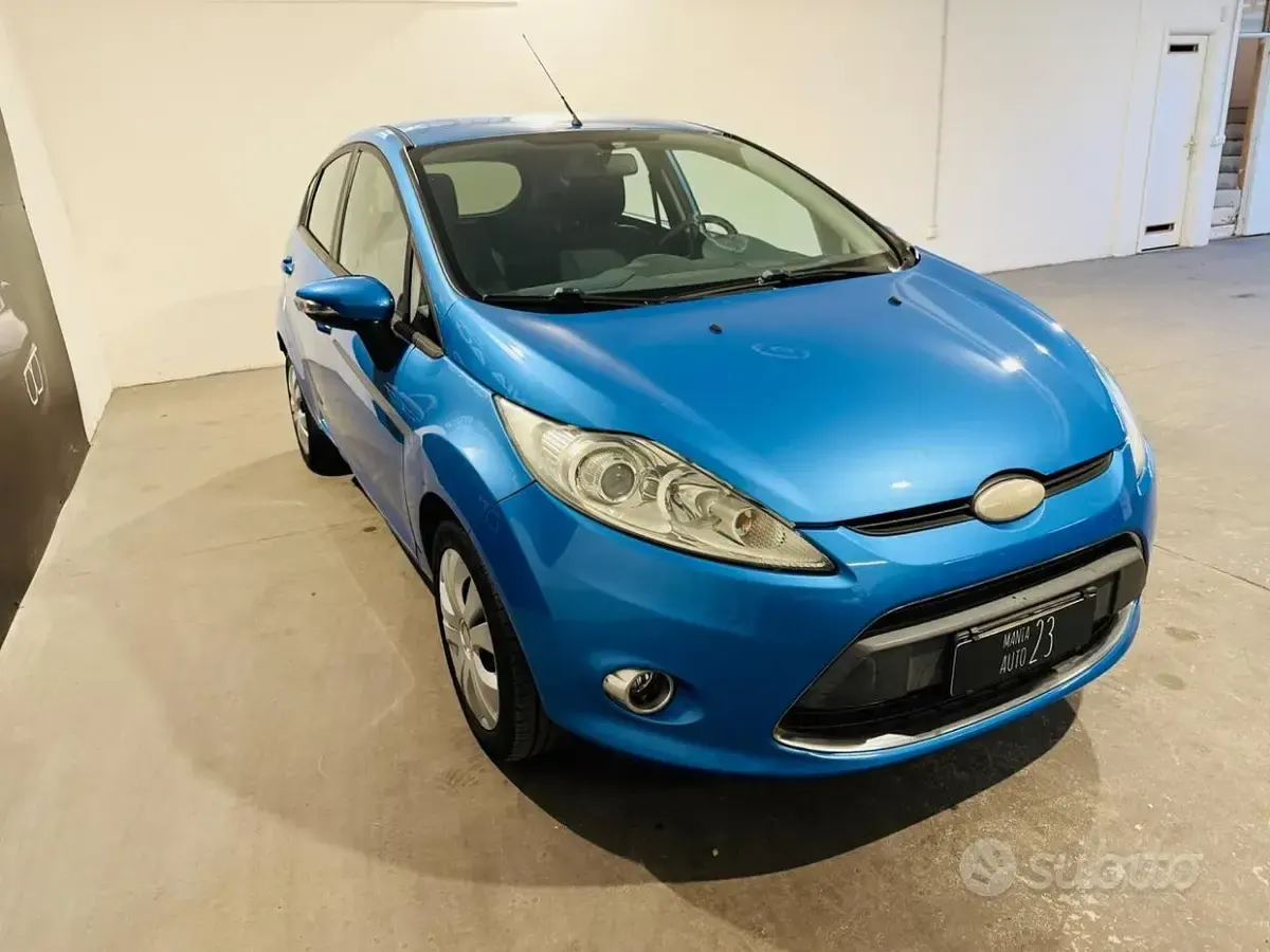 Gebraucht Ford Fiesta Titanium 82 PS (60 kW) 2010 Blau Limousine