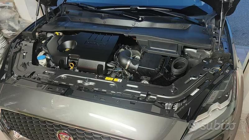 Usata Jaguar E-Pace 200 CV (147 kW) 2019 Grigio SUV