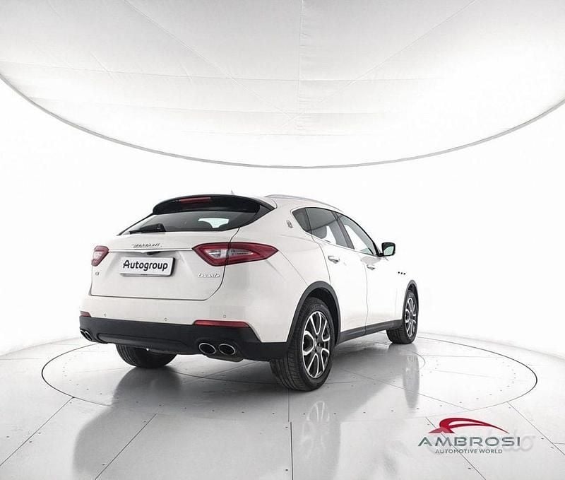 Usata Maserati Levante 275 CV (202 kW) 2017 Bianco panna SUV