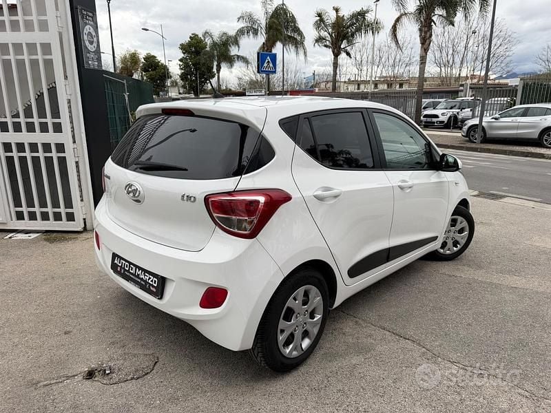 Usata Hyundai i10 Comfort 69 CV (50 kW) 2017 Bianco Utilitaria