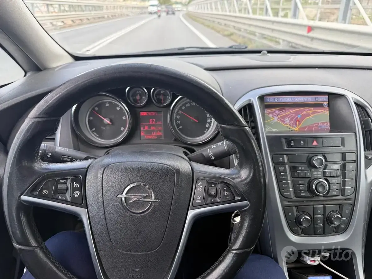 Usata Opel Astra Sport 130 CV (95 kW) 2013 Grigio Station wagon