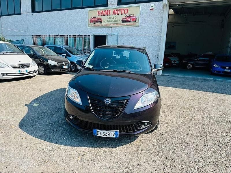 Usata Lancia Ypsilon Gold 69 CV (50 kW) 2014 Marrone Utilitaria