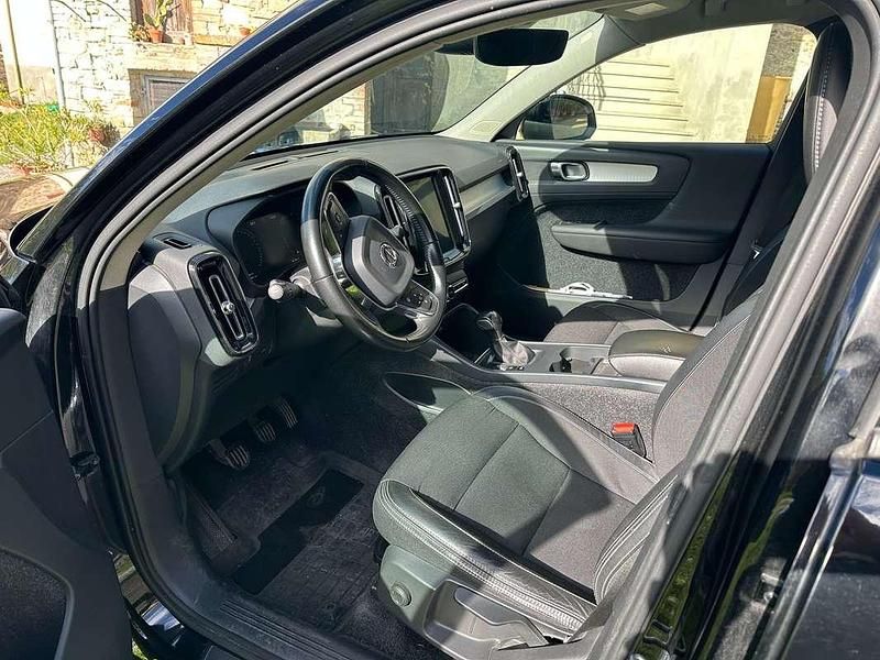 Usata Volvo XC40 Momentum 150 CV (110 kW) 2019 Nero SUV