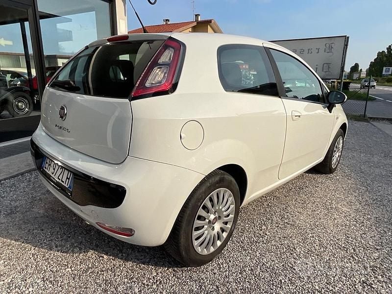 Usata Fiat Punto Evo Active 77 CV (56 kW) 2011 Bianco Utilitaria