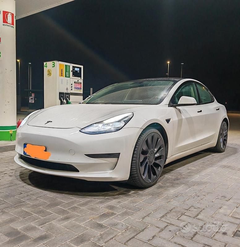 Begagnad Tesla Model 3 Performance 461 kW (627 HK) 2021 Vit Sedan