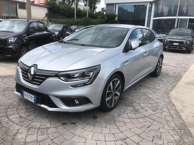 Argento Usata 2018 Renault Mégane IV Bose Edition Berlina | 11.990 € (Buon prezzo) - Immagine 1/4