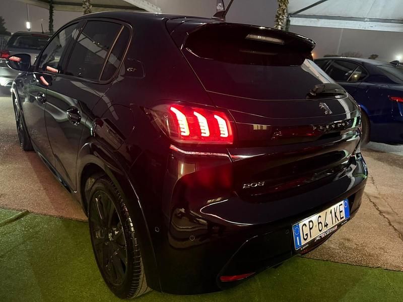 Usata Peugeot 208 GT-line 101 CV (74 kW) 2023 Nero Utilitaria
