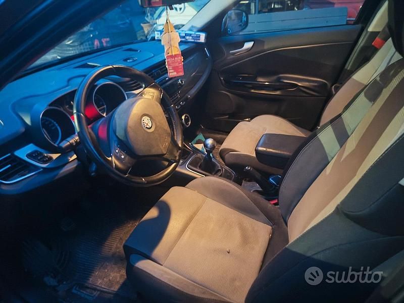 Brugt Alfa Romeo Giulietta 82 HK (60 kW) 2011 Sort Sedan
