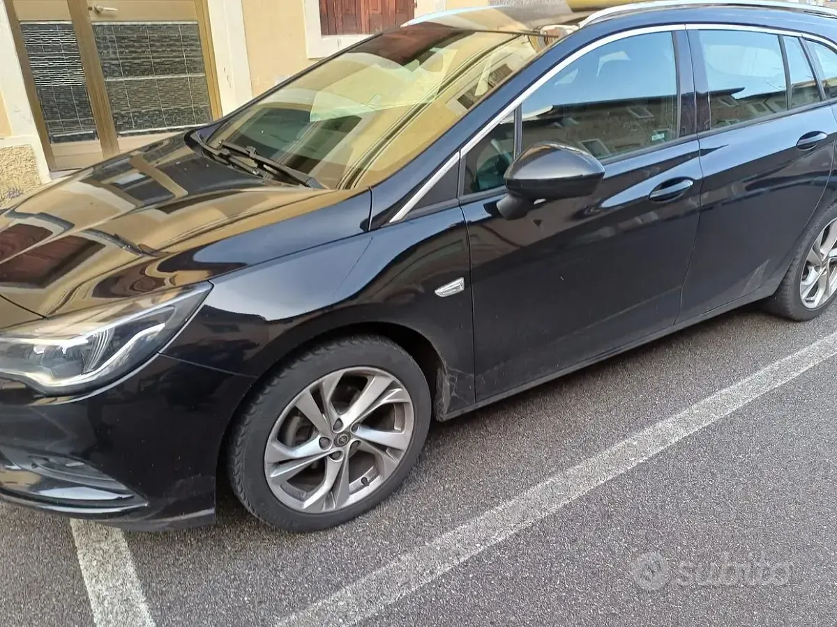 Usata Opel Astra 110 CV (80 kW) 2018 Nero Station wagon