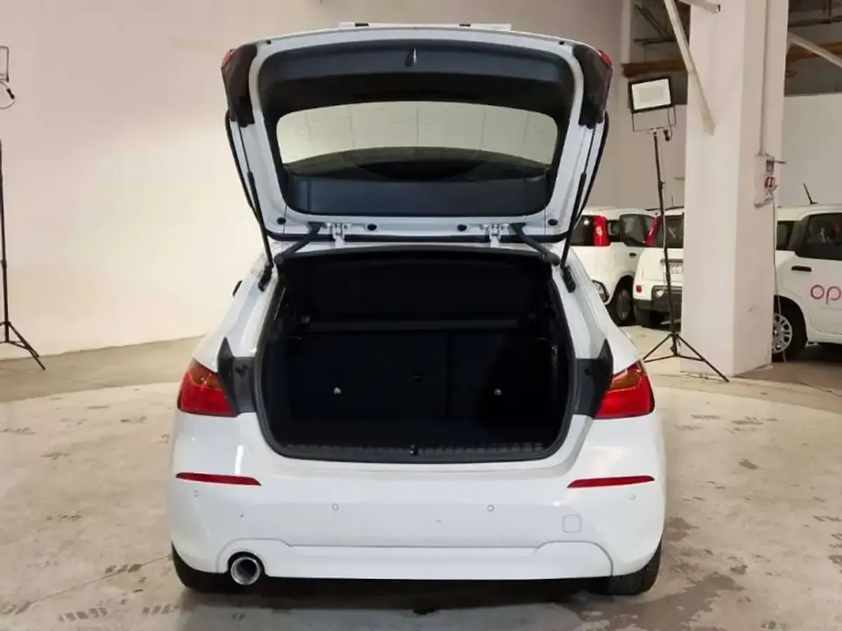Usata BMW 116 Advantage 116 CV (85 kW) 2021 Bianco Utilitaria