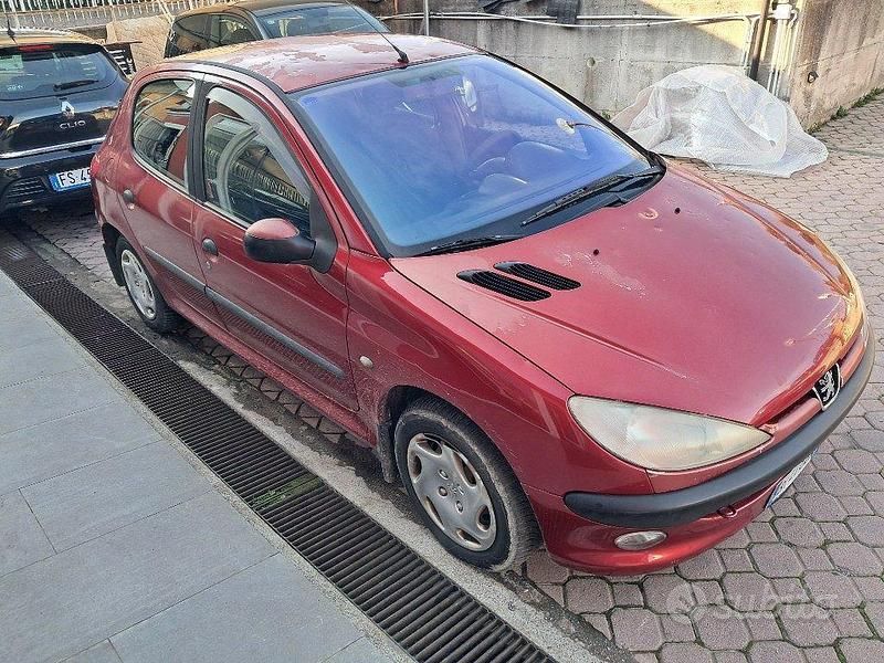 Usata Peugeot 206 68 CV (50 kW) 2002 Bordeaux Berlina