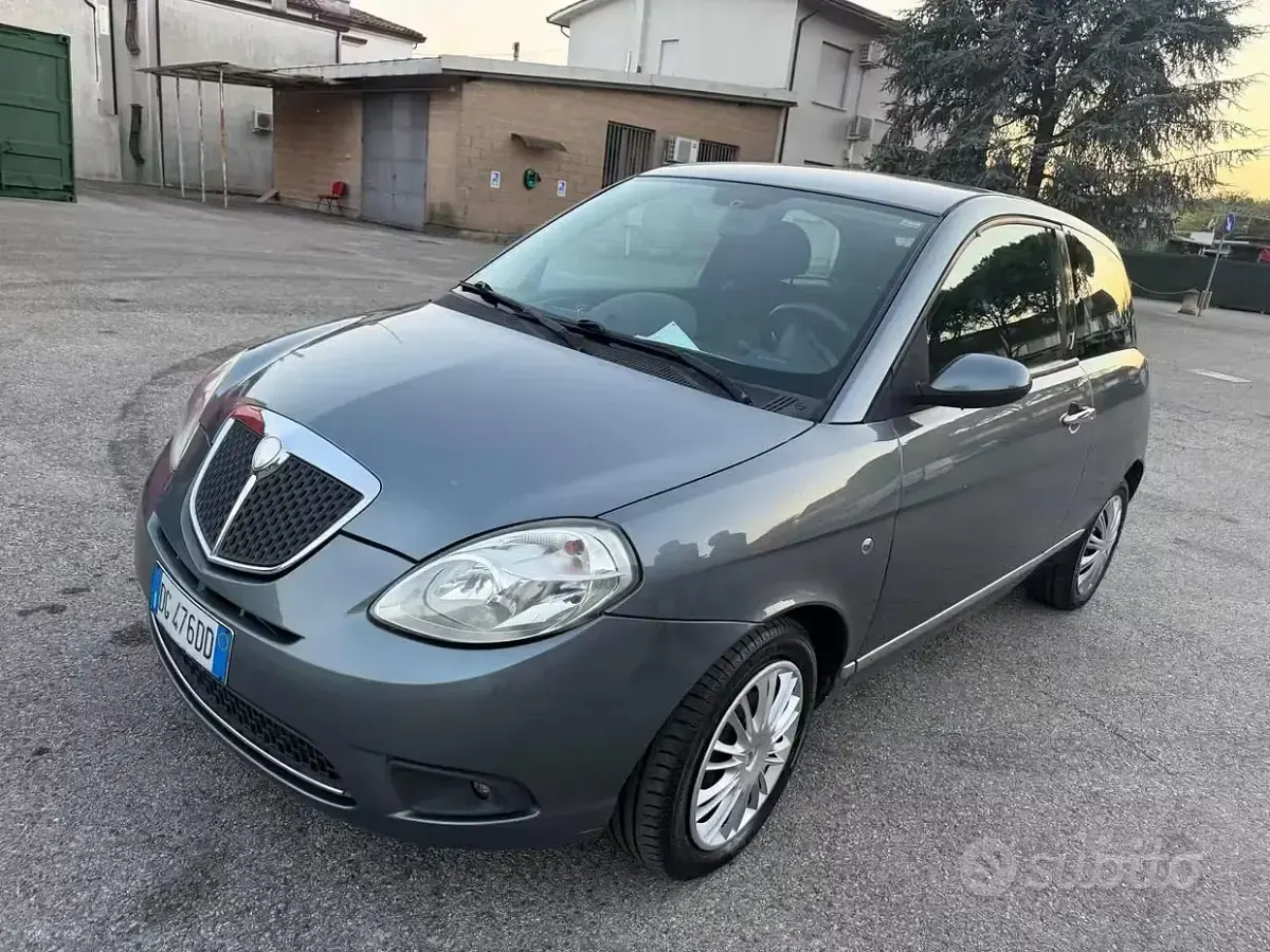 Usata Lancia Ypsilon 60 CV (44 kW) 2007 Grigio Utilitaria