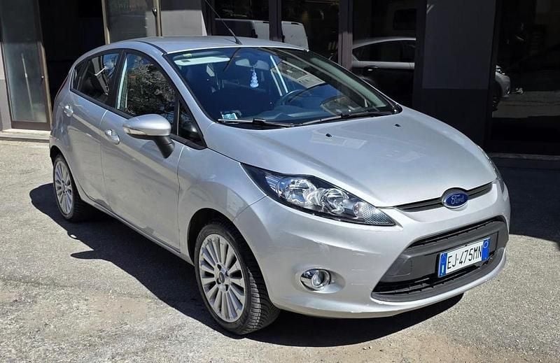 Usata Ford Fiesta Business Edition 82 CV (60 kW) 2011 Argento Utilitaria