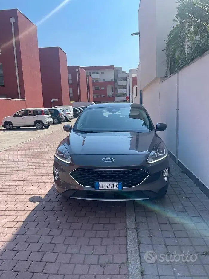 Usata Ford Kuga Titanium 120 CV (88 kW) 2021 Grigio SUV
