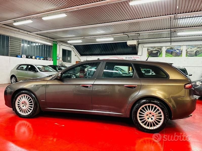 Second-hand Alfa Romeo 159 Distinctive 150 CP (110 kW) 2009 Gri Break