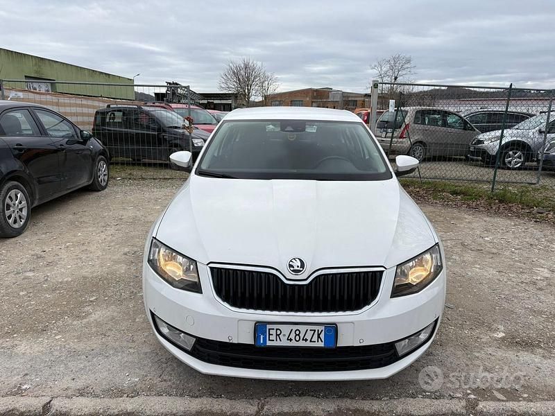 Usata Skoda Octavia Elegance 140 CV (102 kW) 2013 Bianco Berlina