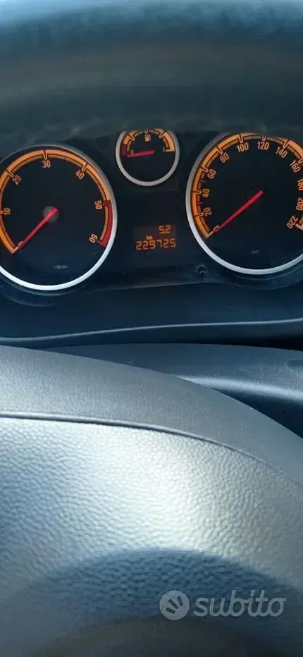 Usata Opel Corsa Edition 95 CV (69 kW) 2014 Grigio Utilitaria