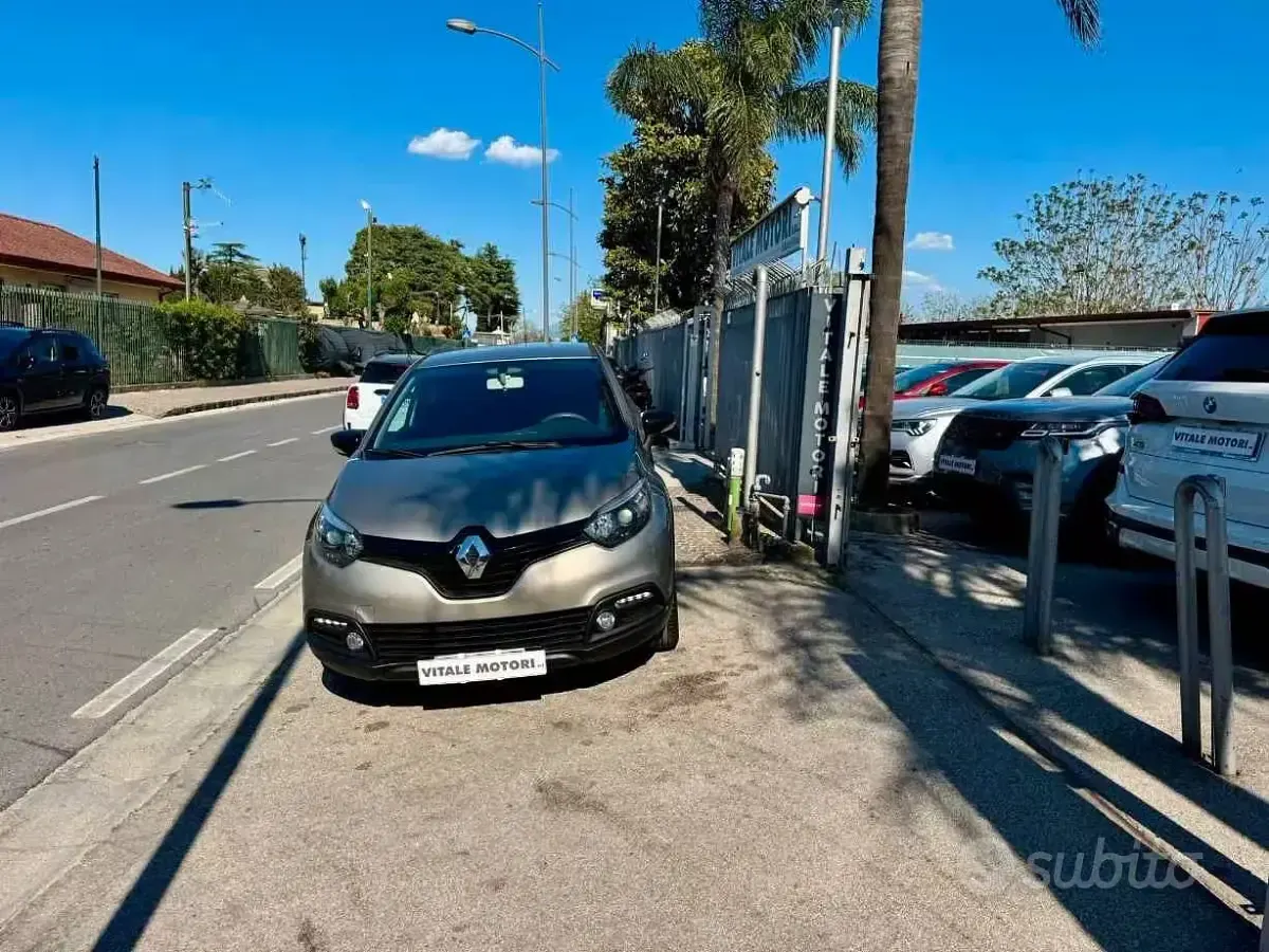 Usata Renault Captur 90 CV (66 kW) 2015 Marrone SUV