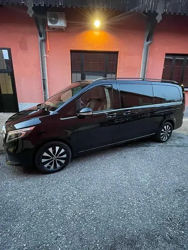 Usata Mercedes V300 Exclusive 237 CV (174 kW) 2022 Nero Monovolume
