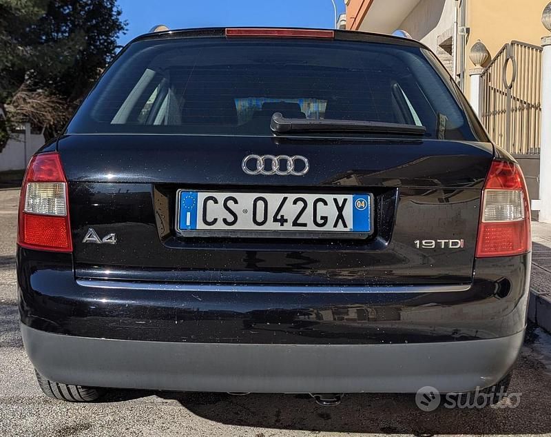Usata Audi A4 Ambiente 131 CV (96 kW) 2004 Nero Station wagon