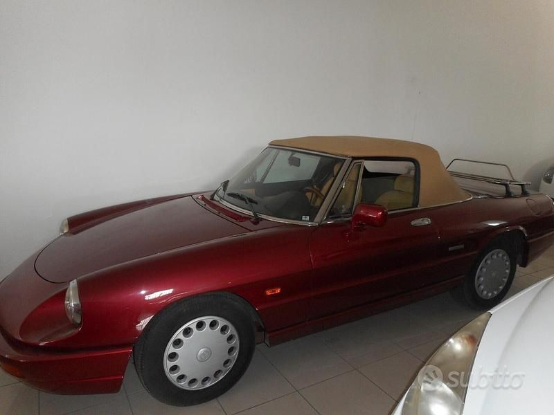 Usata Alfa Romeo Spider 106 CV (77 kW) 1992 Rosso Cabrio