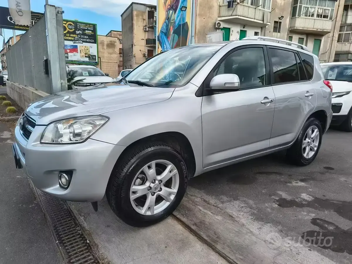 Usata Toyota RAV4 Luxury 150 CV (110 kW) 2009 Grigio SUV