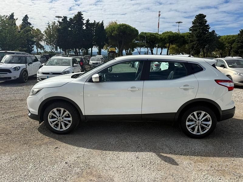 Usata Nissan Qashqai 110 CV (80 kW) 2015 Beige SUV